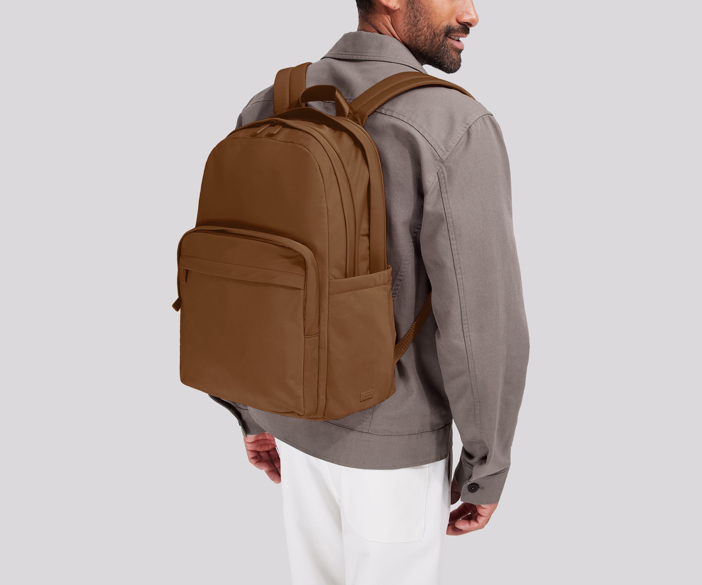 Person wearing the Large Featherlight Backpack
// 
Model is 6'0"